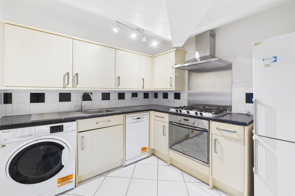 Property photo 2 of 11 Kitchen