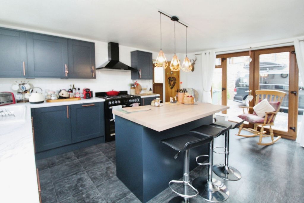 Property photo 3 of 20