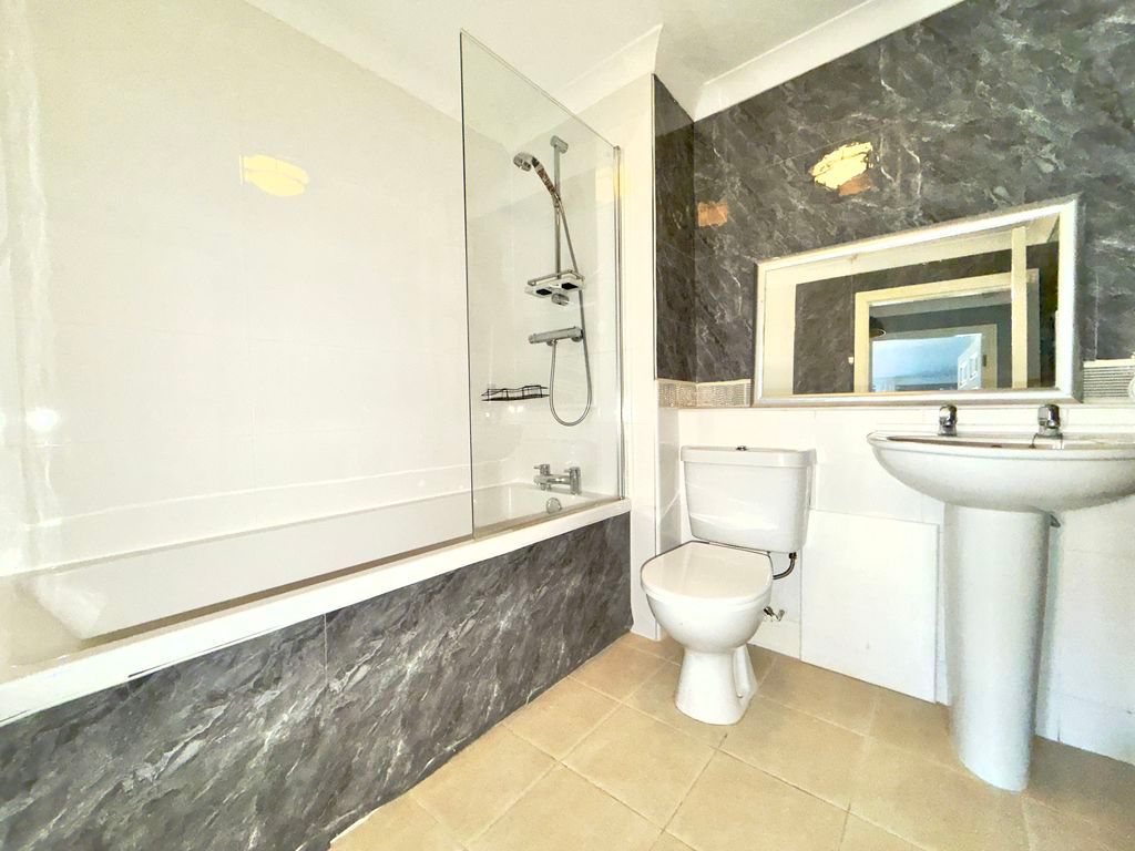 Property photo 3 of 6 Photo 4