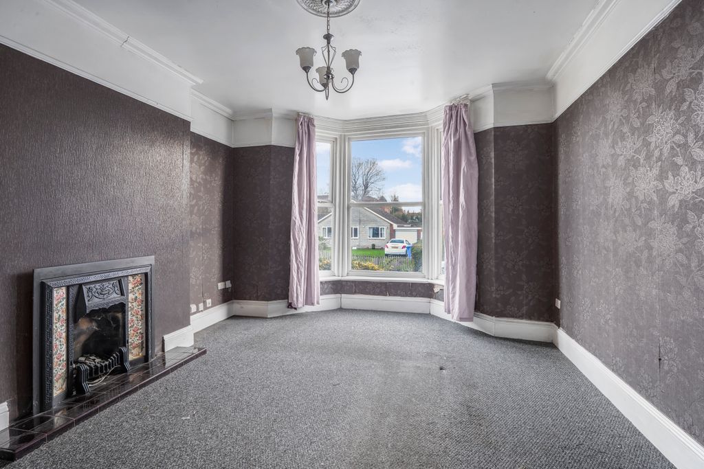 Property photo 2 of 8 Lounge