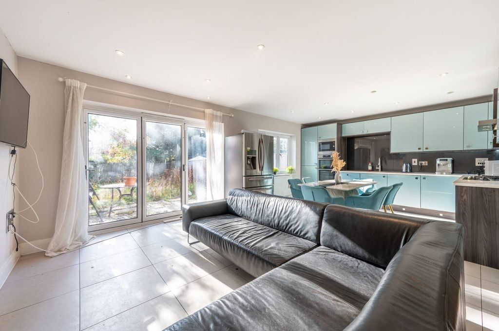 Property photo 2 of 16