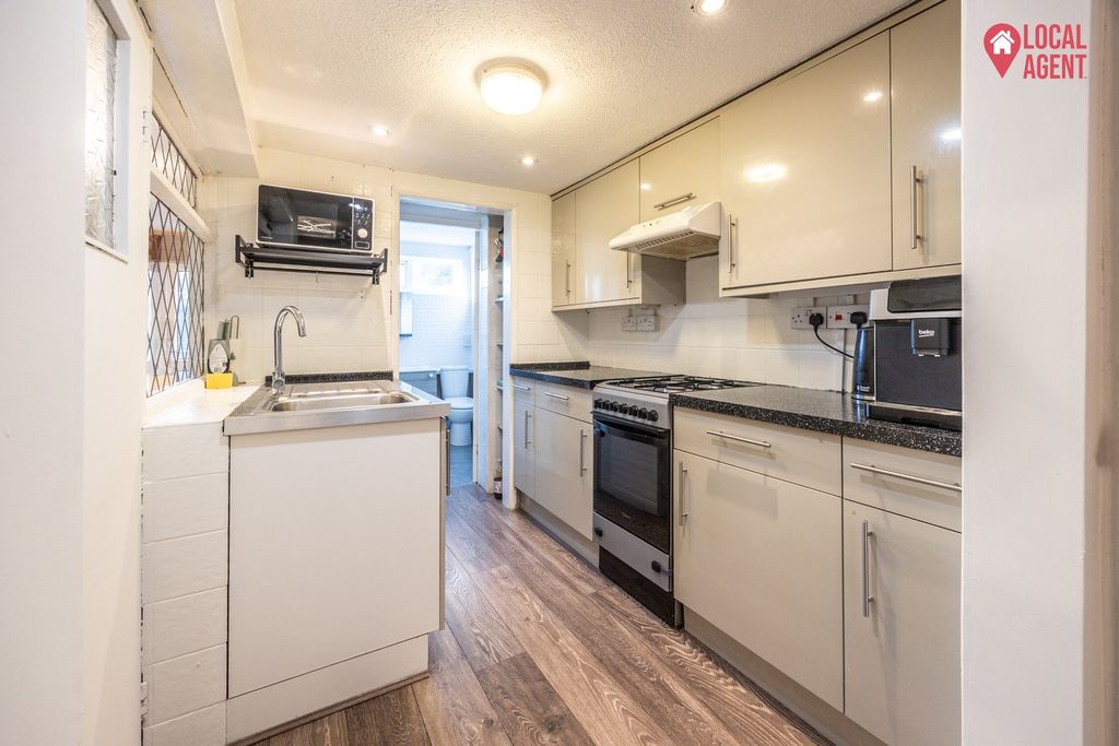 Property photo 2 of 20