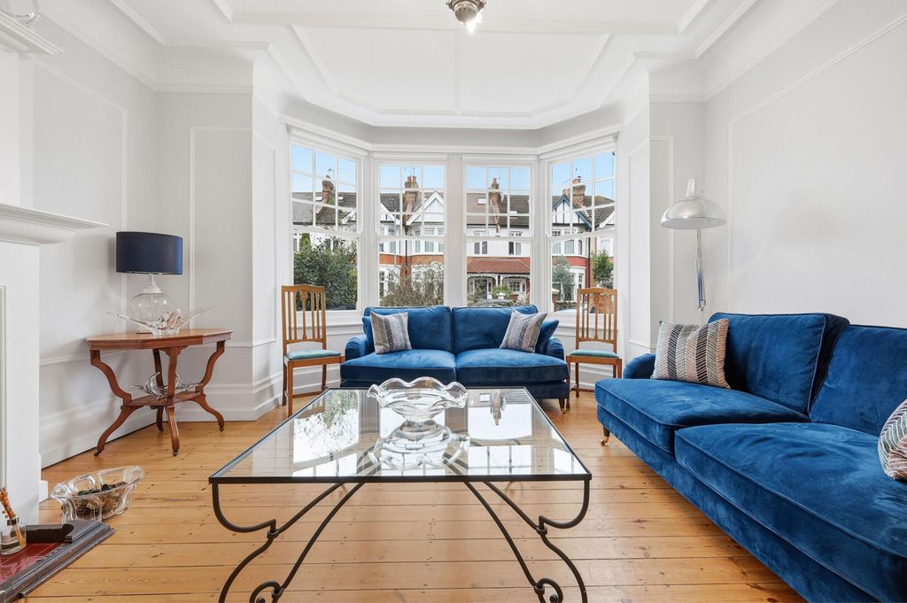 Property photo 3 of 35