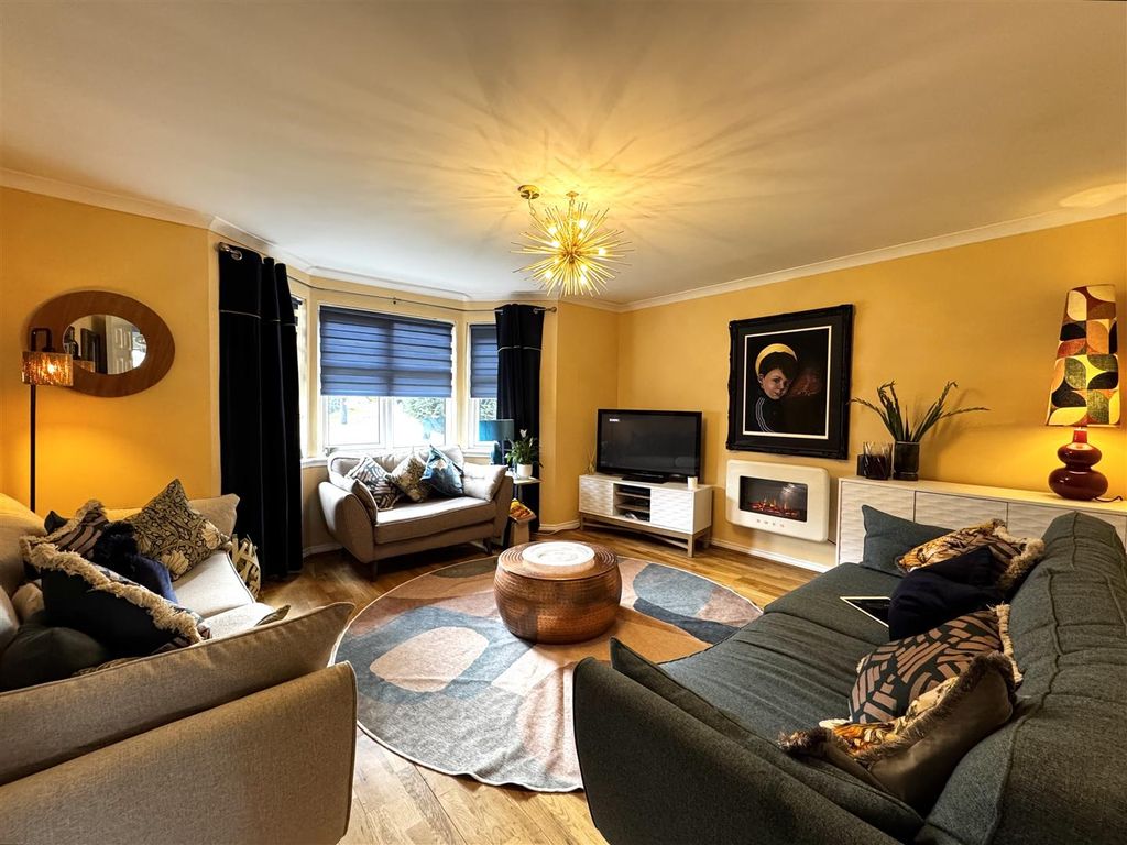 Property photo 2 of 24 Lounge