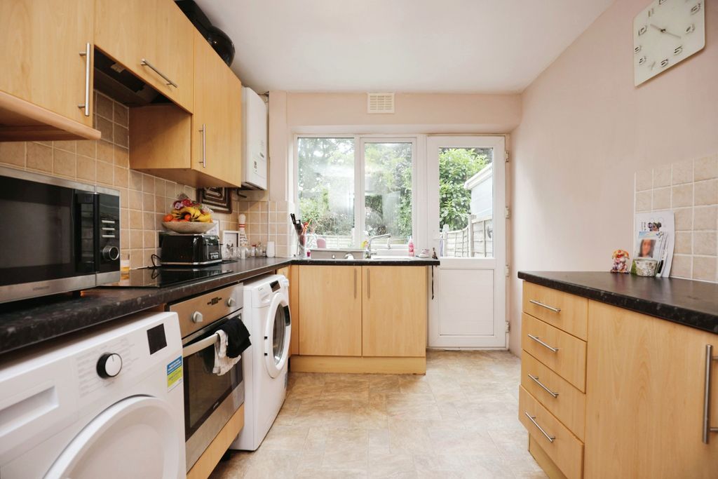 Property photo 3 of 16 Kitchen