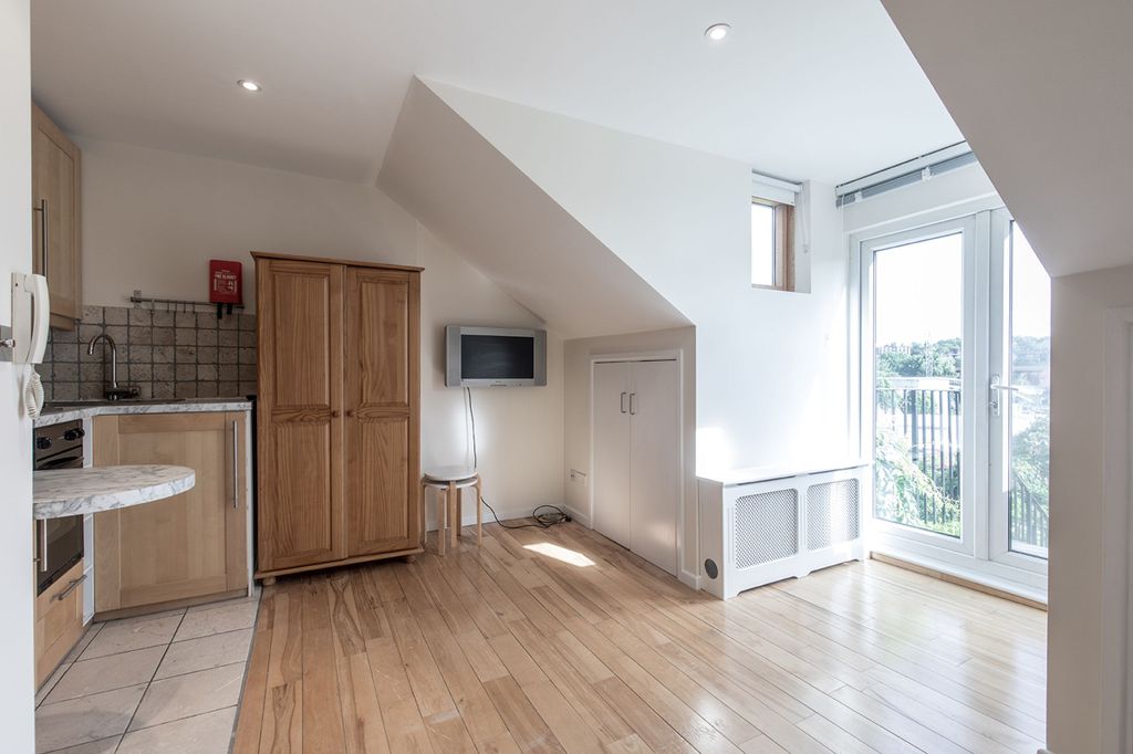 Property photo 2 of 10 Living_Room