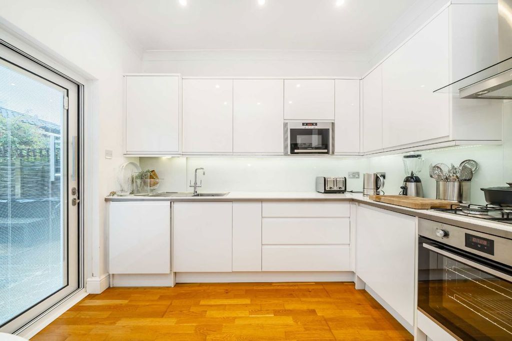 Property photo 3 of 5