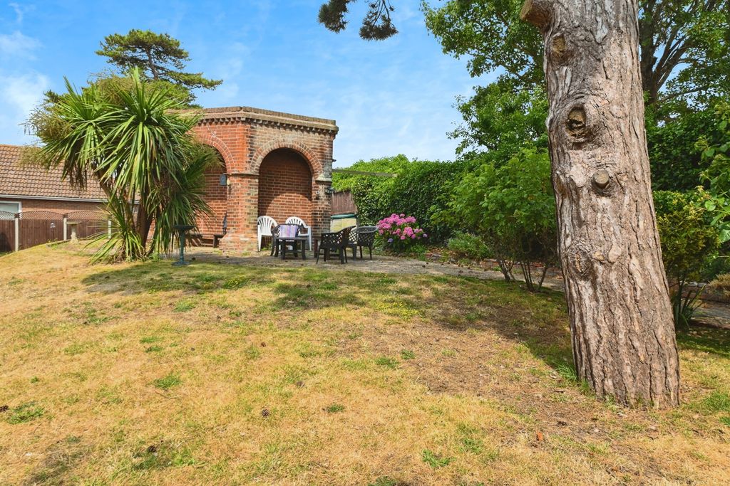 Property photo 2 of 17 Communal Garden