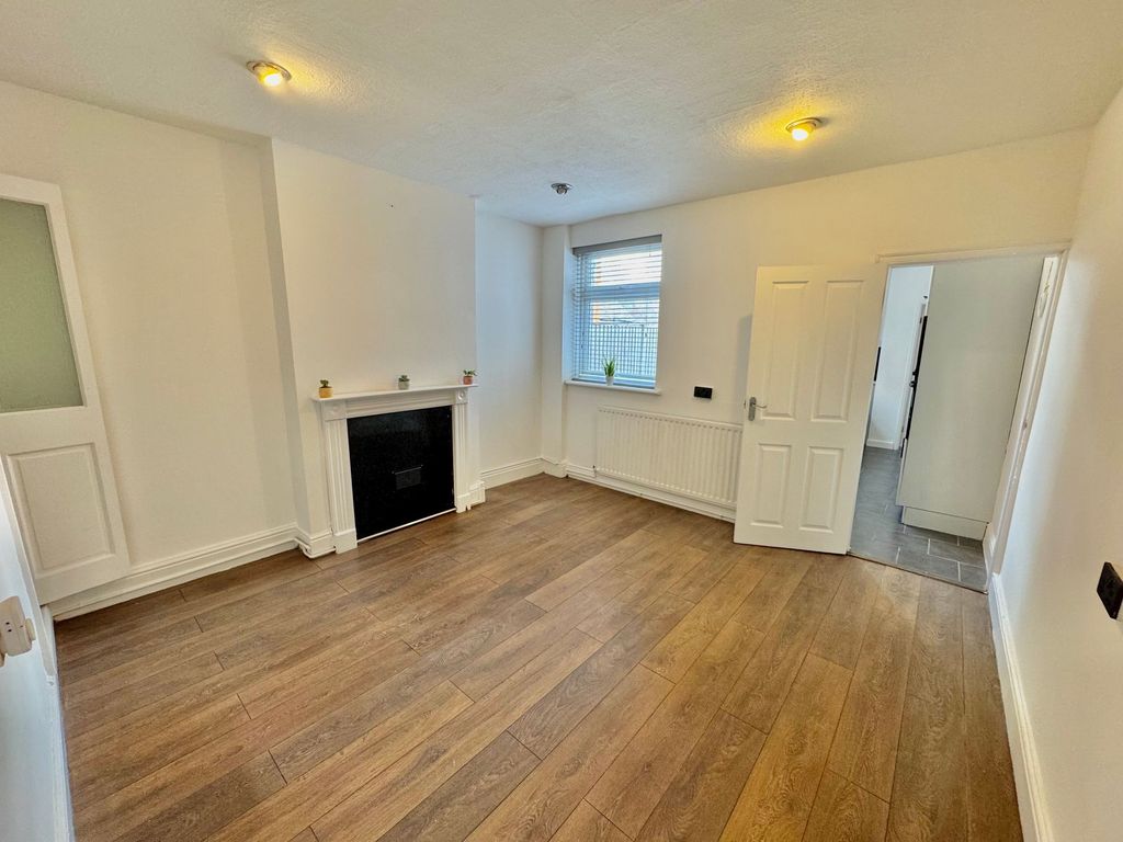 Property photo 1 of 20 Dining Room