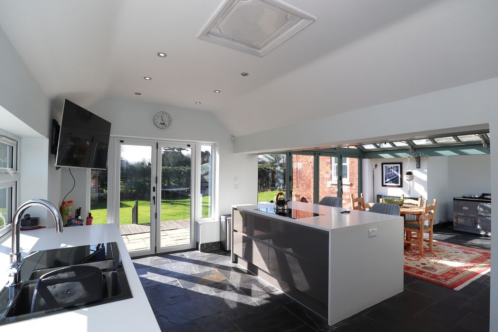 Property photo 2 of 21