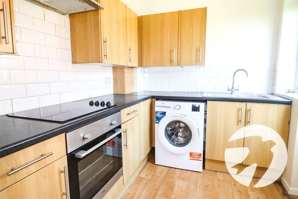 Property photo 2 of 12 Picture No. 14