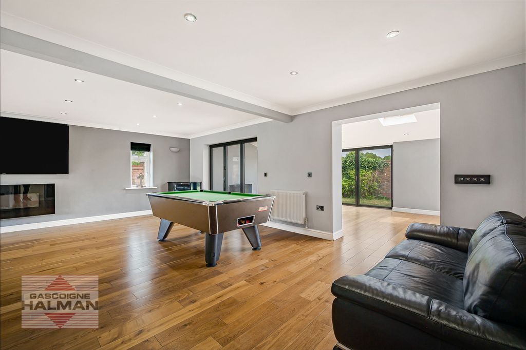 Property photo 2 of 35