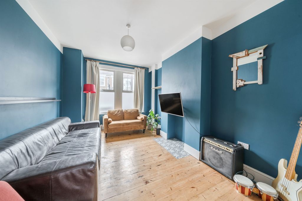 Property photo 3 of 12