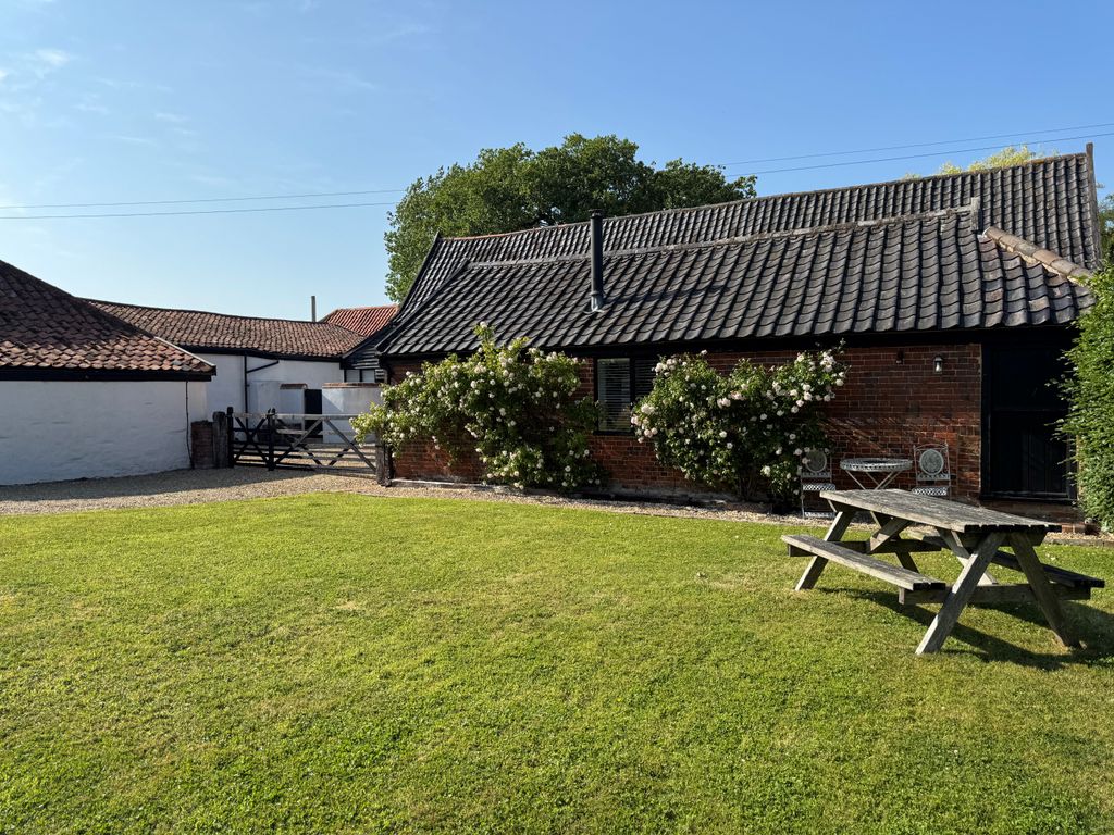 Property photo 2 of 25