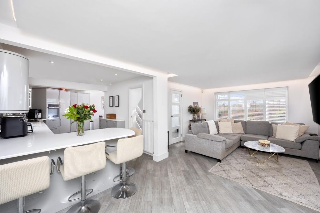 Property photo 2 of 24 King George VI Drive 11-008.Jpg