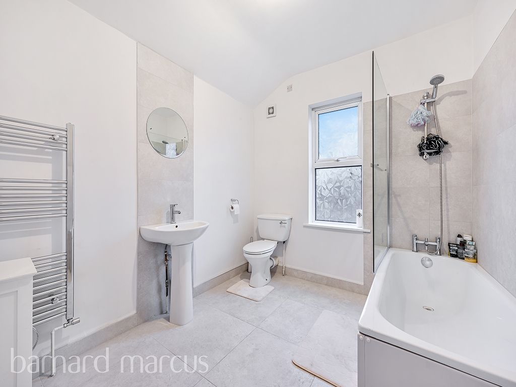 Property photo 1 of 8 Bathroom