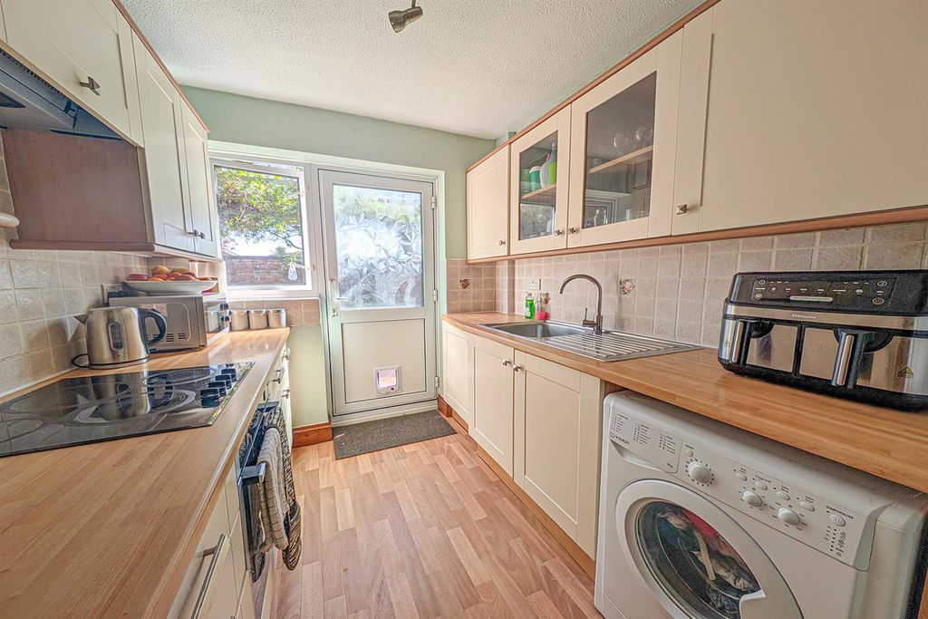 Property photo 2 of 13 Pxl_20260326_120934616 Kit.Jpg