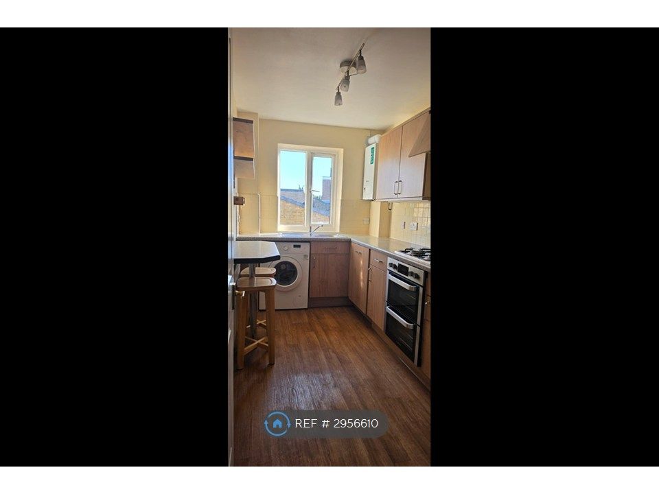 Property photo 2 of 8 Kitchen 1