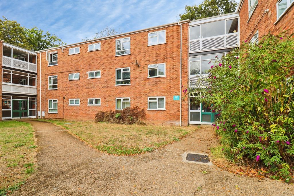 Property photo 1 of 12