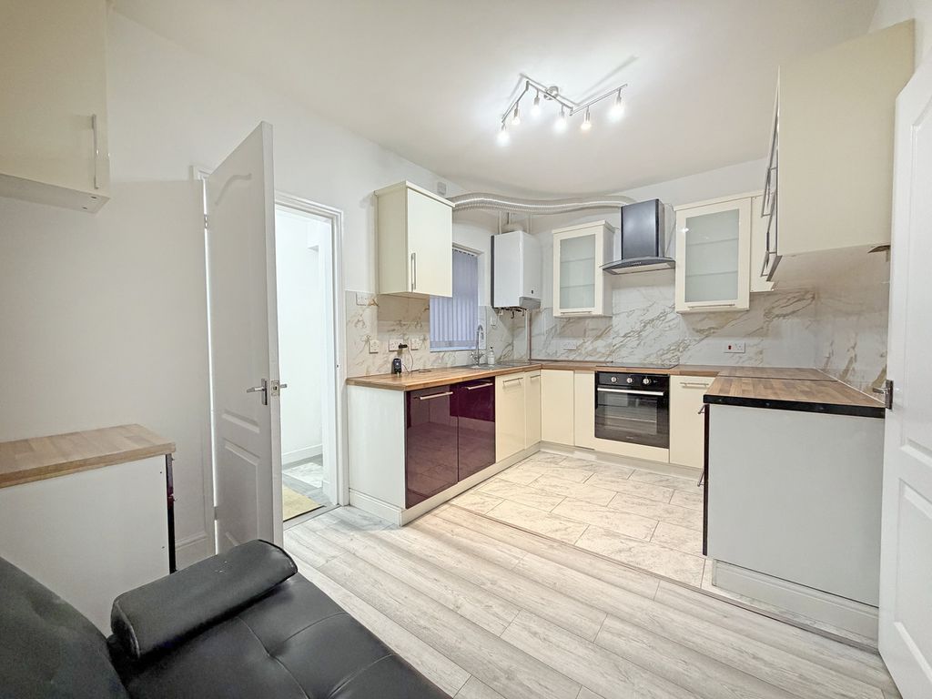 Property photo 2 of 28