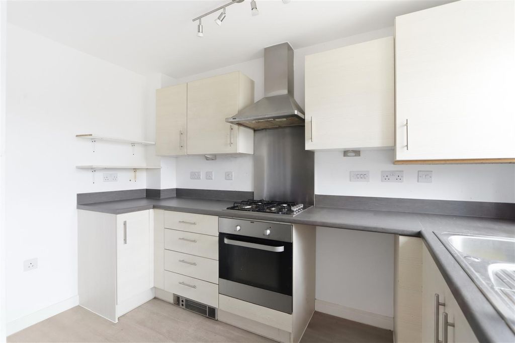 Property photo 2 of 12 Kitchen