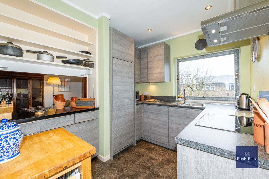 Property photo 2 of 15 Kitchen