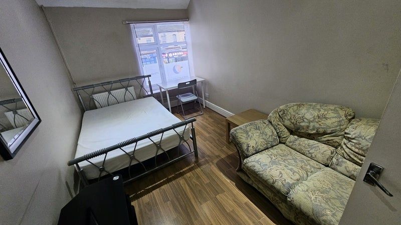 Property photo 1 of 10 A Cozy Double Bedroom Featuring A Double Metal-Fra...
