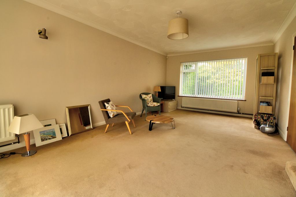Property photo 3 of 27 Spacious Lounge
