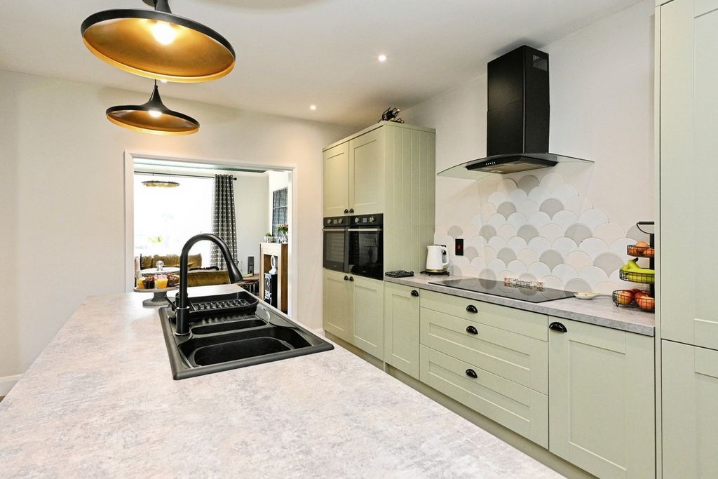 Property photo 3 of 21