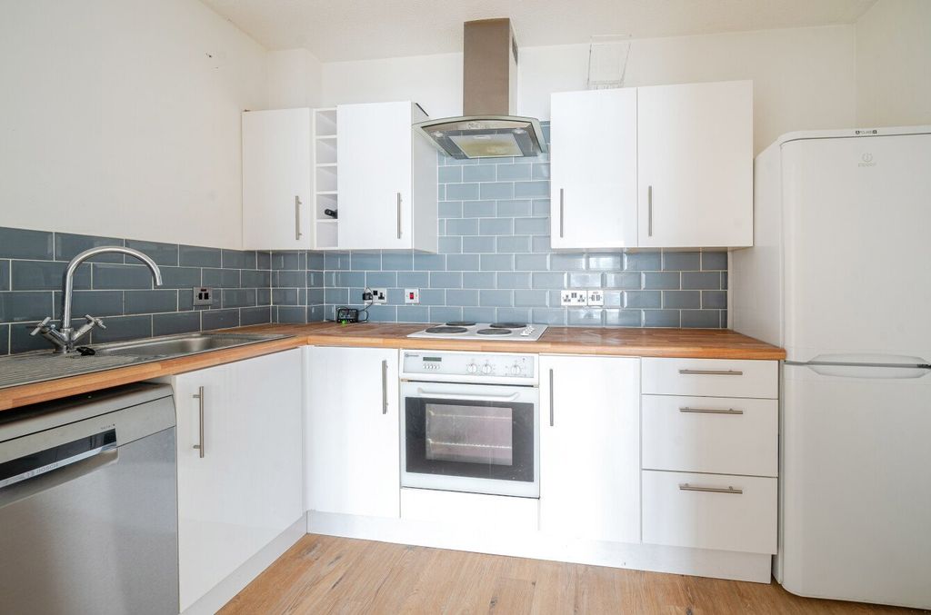 Property photo 3 of 12 Picture No. 06