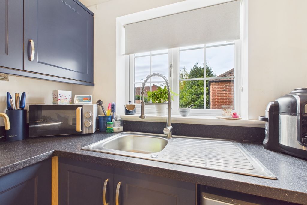 Property photo 3 of 20 Breakfast Kitchen