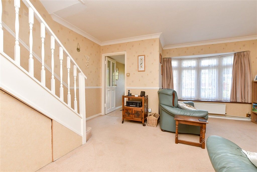 Property photo 3 of 13 Lounge