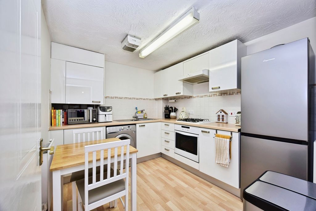 Property photo 2 of 17 Photo