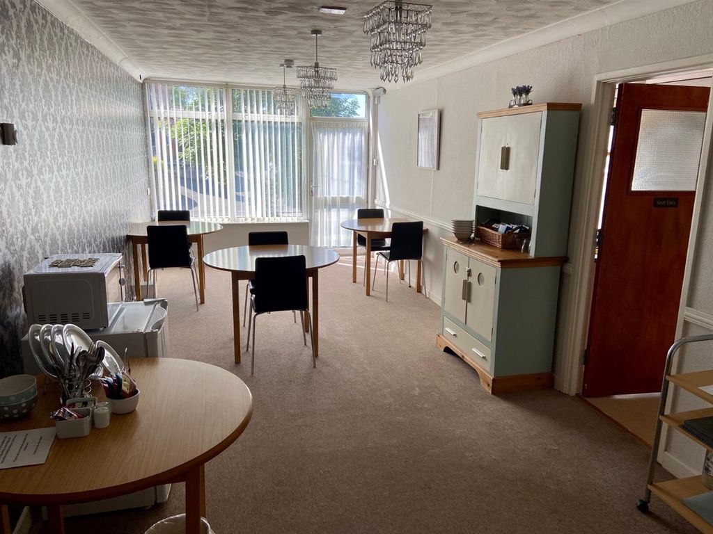 Property photo 1 of 8 Livingroom.Jpeg