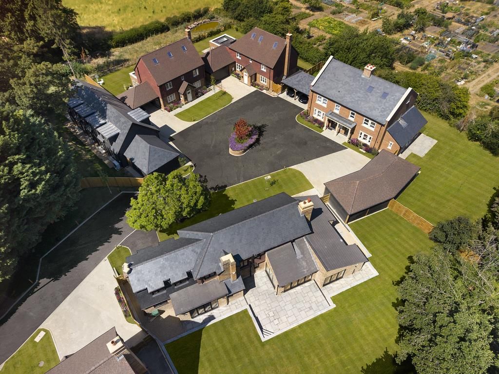 Property photo 2 of 12 Paddockgrove-July26-Drone-0065_D.Jpg