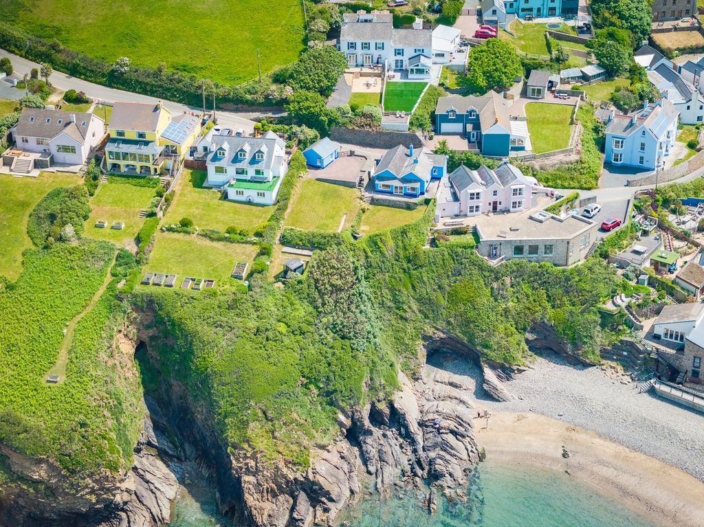 Property photo 3 of 21