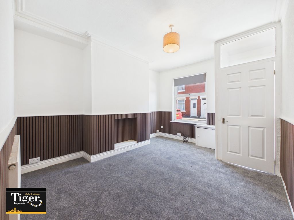 Property photo 3 of 9 Cam03440G0-Pr0575-Still004