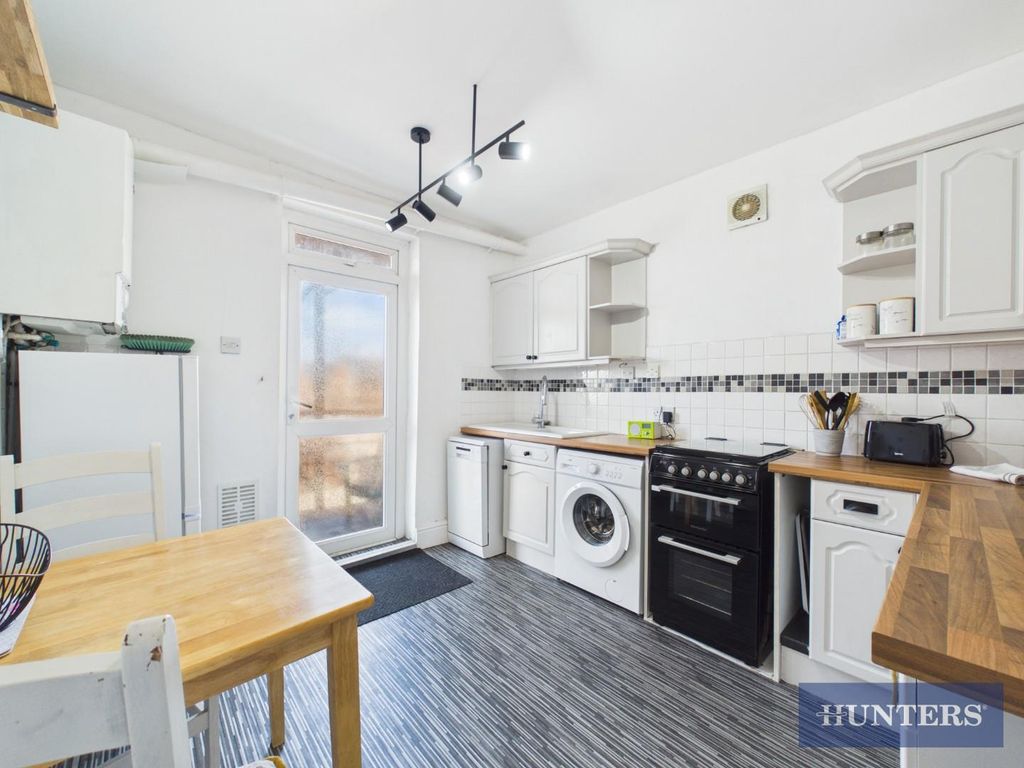 Property photo 2 of 13 Kitchen