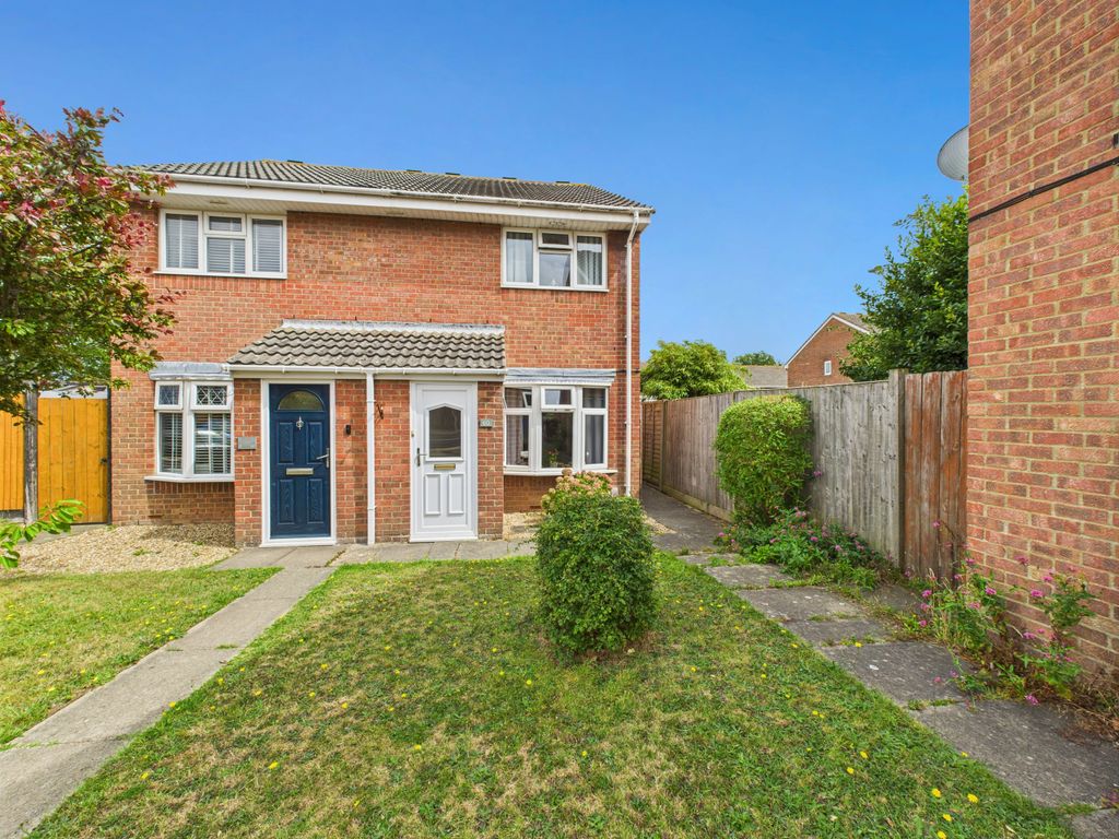 Property photo 1 of 9 2Â Bedroom Semi Detached House For Sale