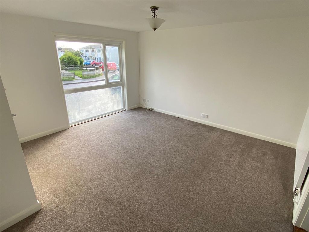 Property photo 2 of 15 24 Dale Road Lounge