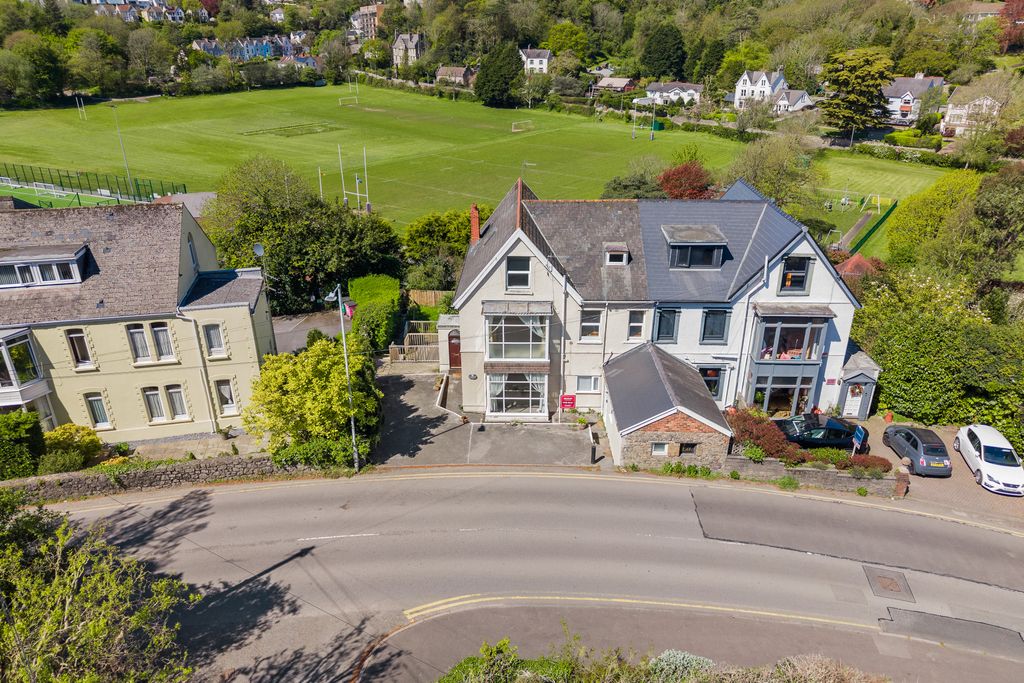 Property photo 2 of 43