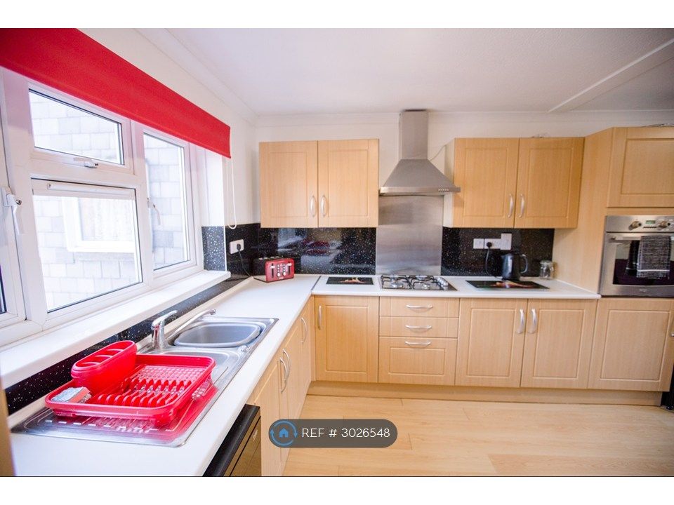 Property photo 3 of 10 Kitchen