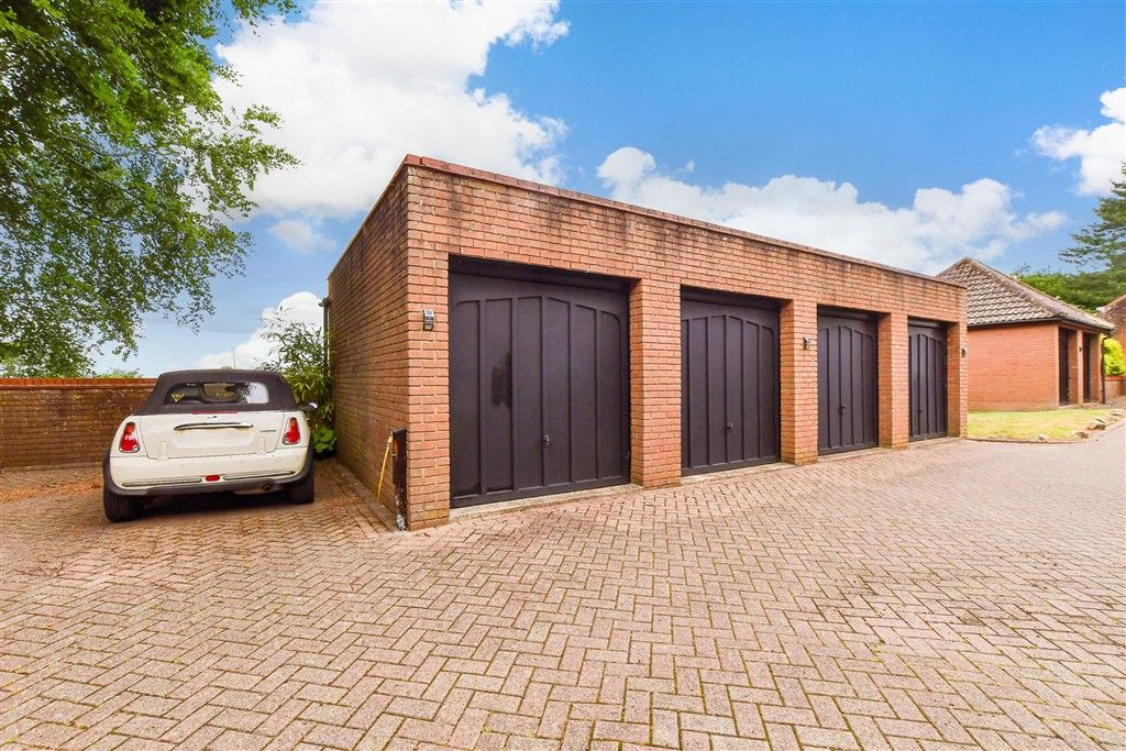 Property photo 2 of 17 Garage