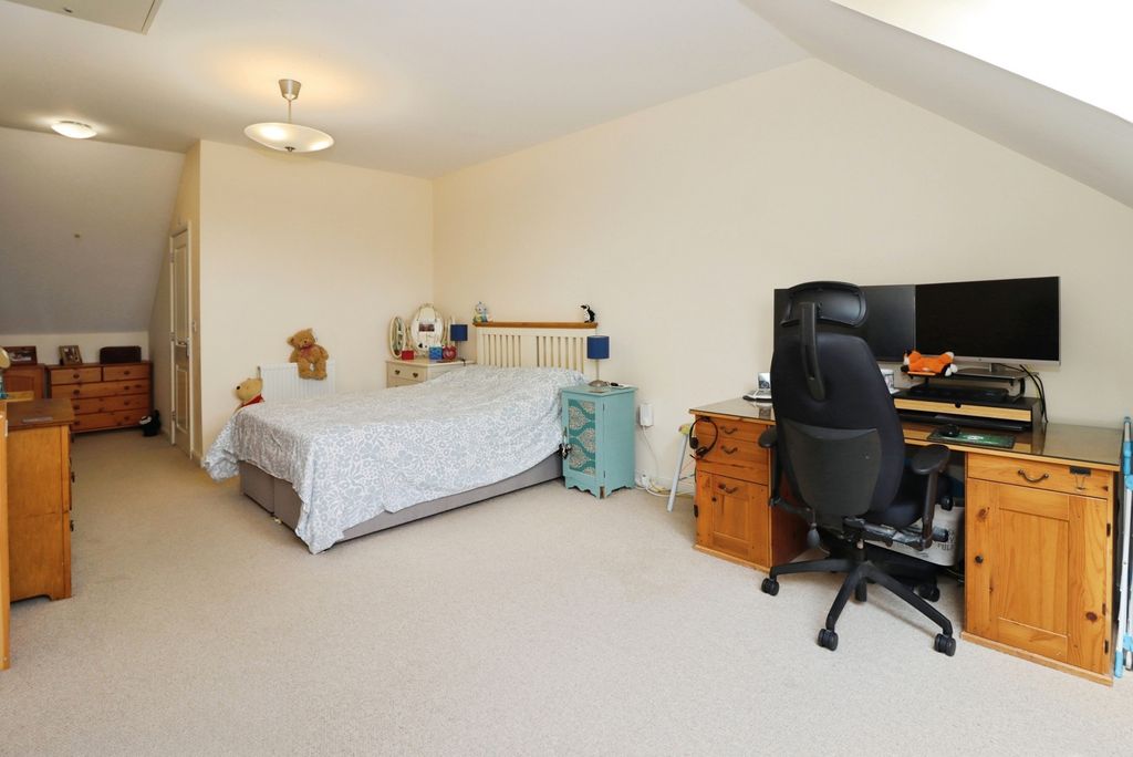 Property photo 3 of 17 Photo