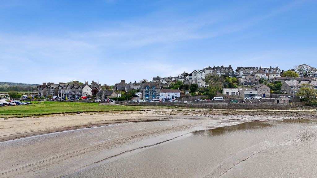 Property photo 2 of 25