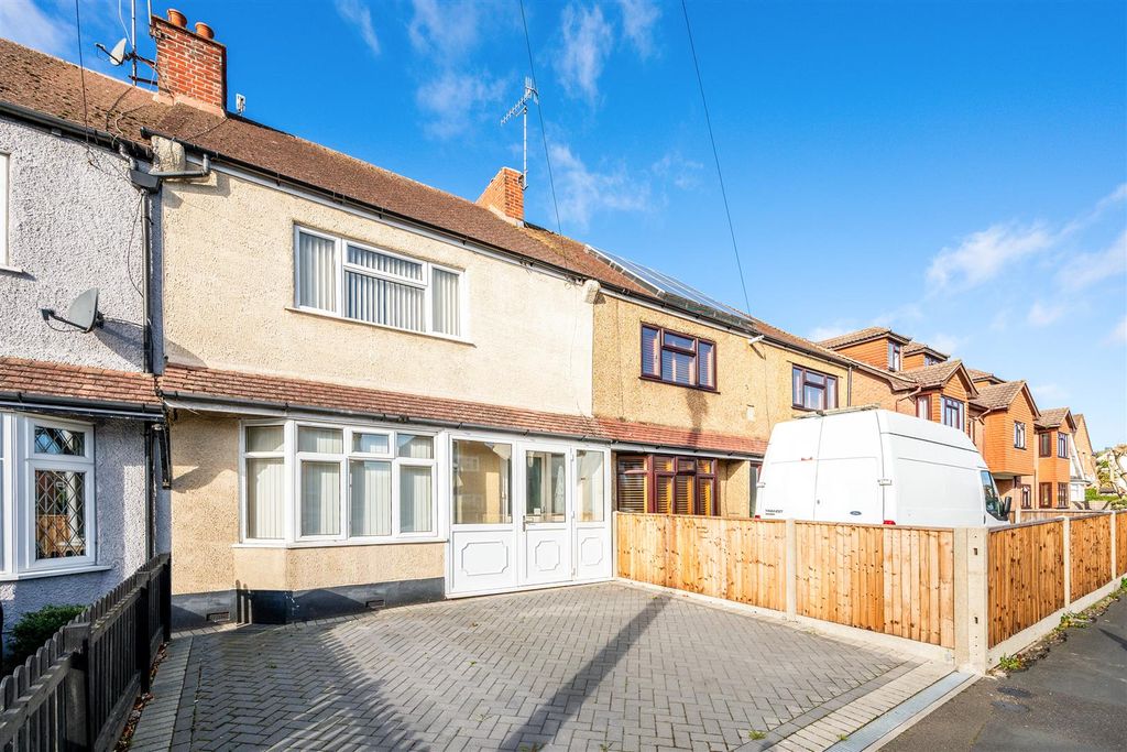 Property photo 2 of 12 Albury Road (12).Jpg