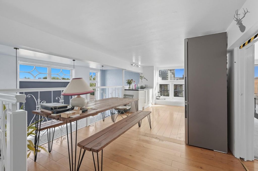 Property photo 2 of 25