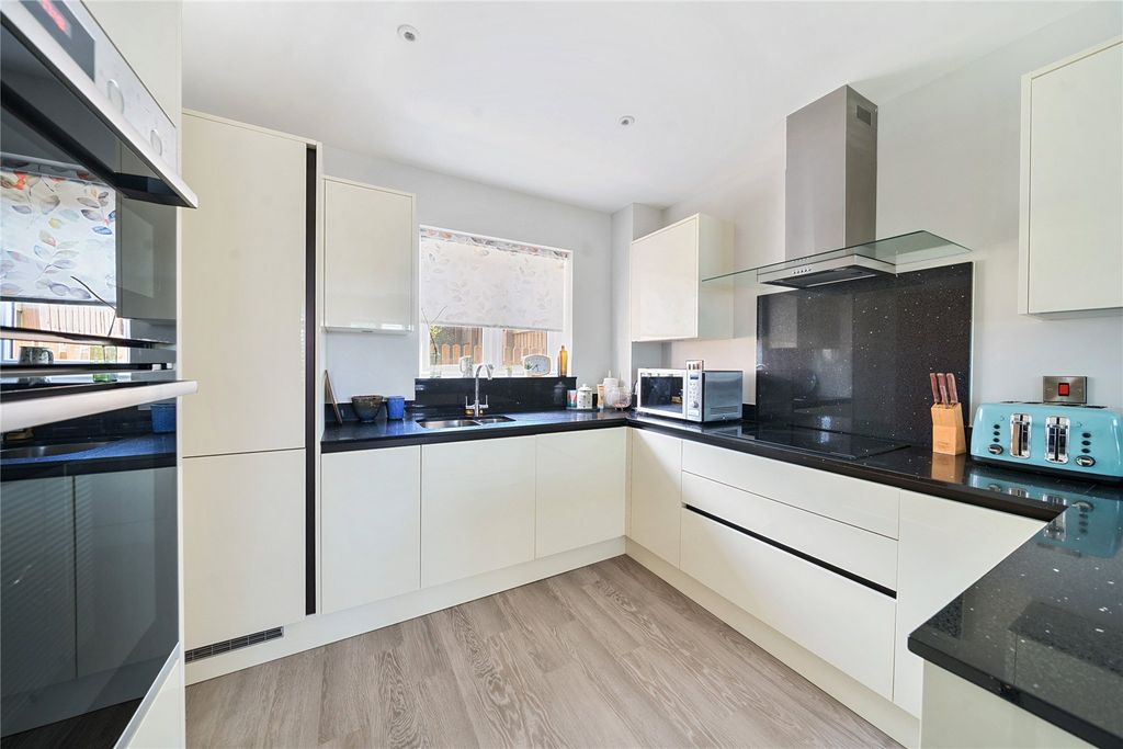 Property photo 3 of 12 Kitchen