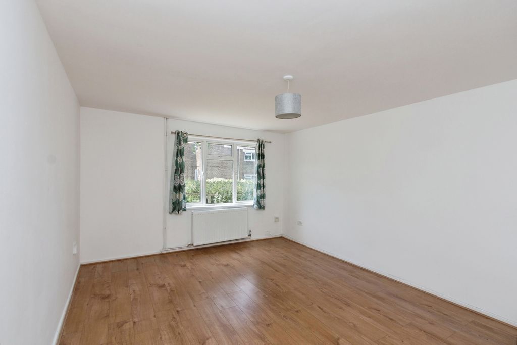 Property photo 3 of 11 Pbox-Img.Jpg