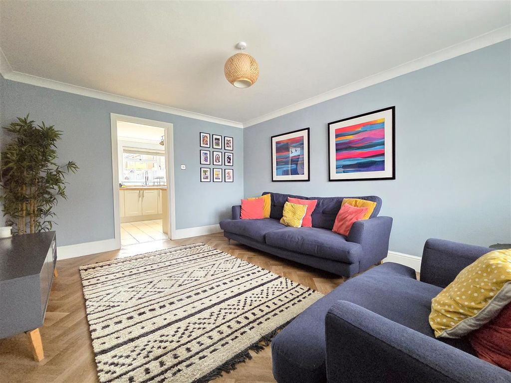 Property photo 3 of 18 Living Room